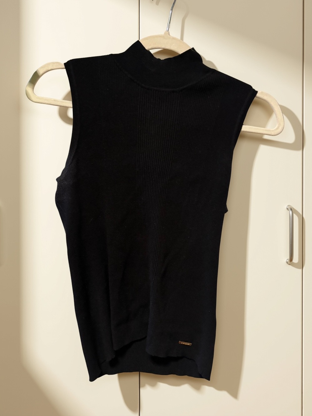 Tahari Black Sleeveless Mock Neck Ribbed Tank